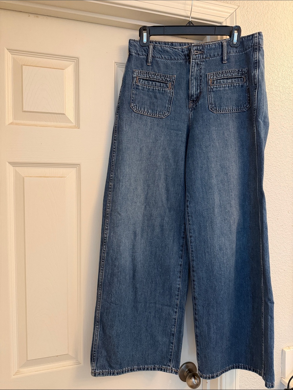 Old Navy Wide-Leg Jeans in Medium Blue Wash